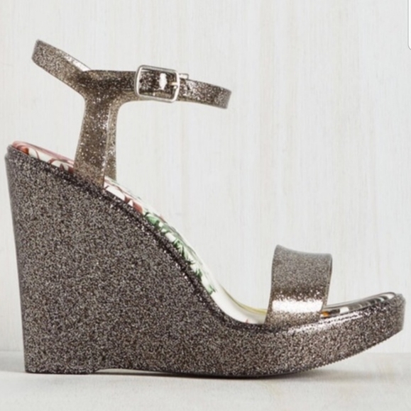 Qupid Glitter Platform Wedges - Picture 6 of 9